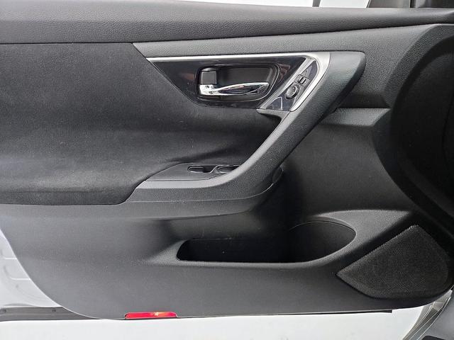 Photo of 2014 Silver Nissan Altima