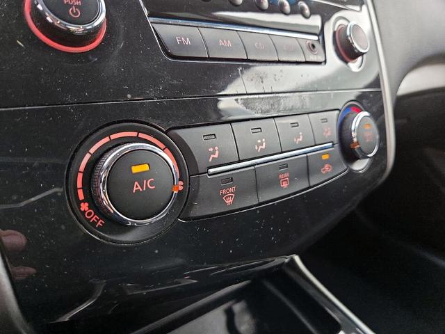 Photo of 2014 Silver Nissan Altima