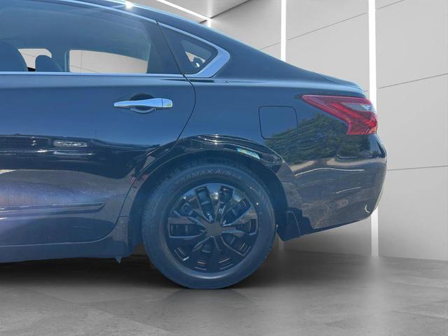 Photo of 2018 Super Black Nissan Altima
