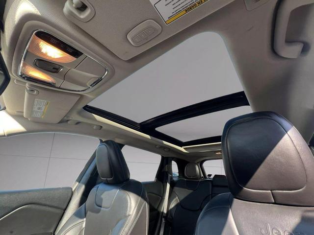 Photo of 2018 Blue Jeep Cherokee