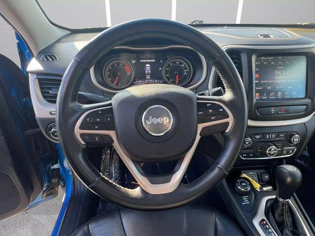 Photo of 2018 Blue Jeep Cherokee