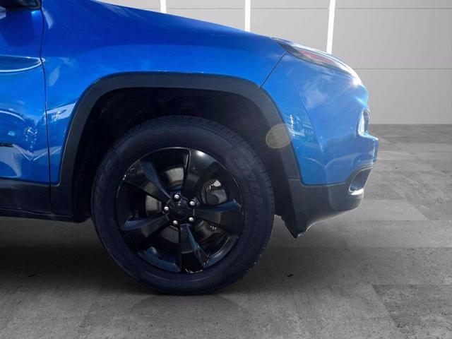 Photo of 2018 Blue Jeep Cherokee