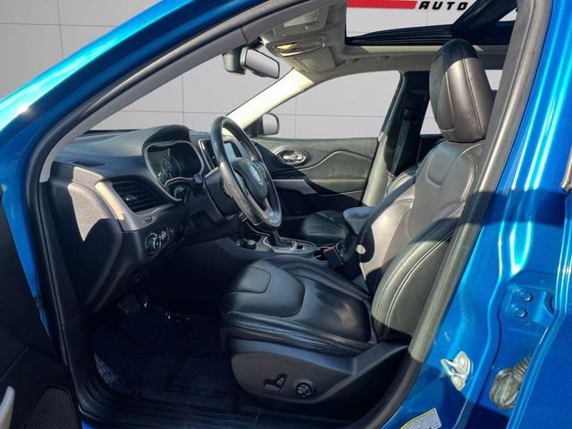 Photo of 2018 Blue Jeep Cherokee