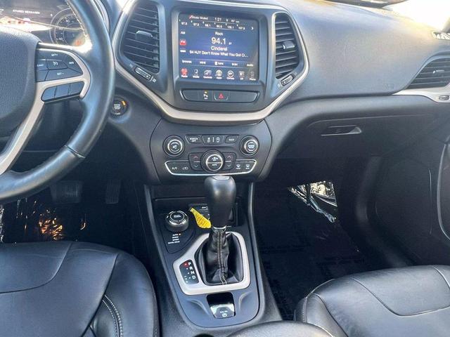 Photo of 2018 Blue Jeep Cherokee