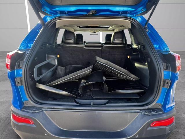Photo of 2018 Blue Jeep Cherokee