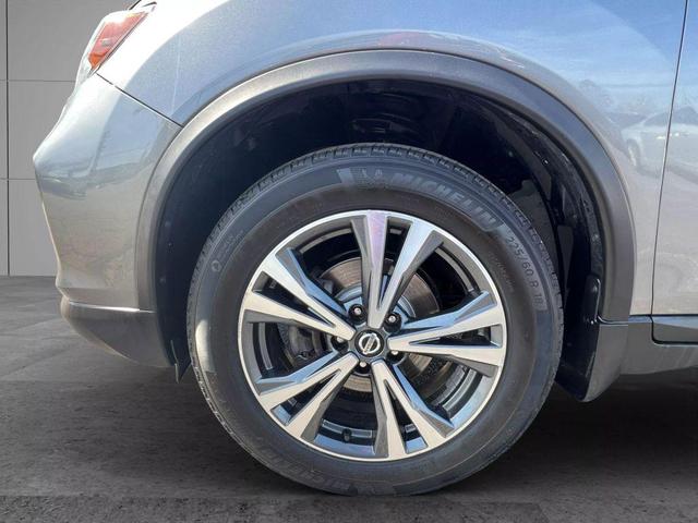 Photo of 2018 Gun Metallic Nissan Rogue