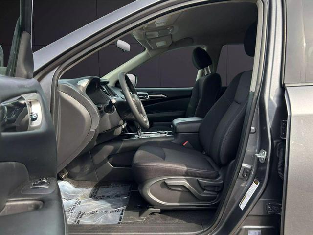 Photo of 2020 Gun Metallic Nissan Pathfinder