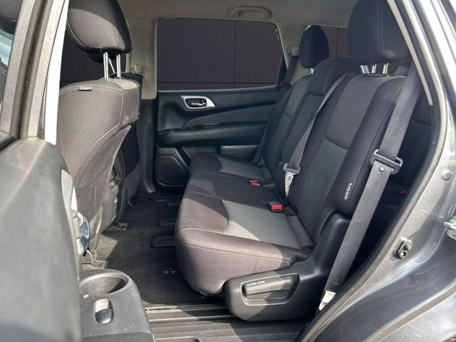 Photo of 2020 Gun Metallic Nissan Pathfinder