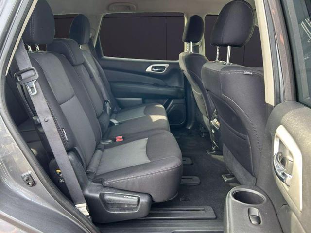 Photo of 2020 Gun Metallic Nissan Pathfinder
