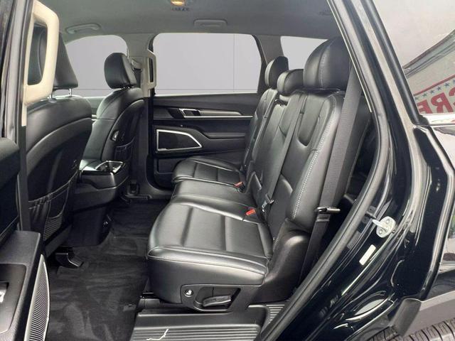 Photo of 2020 Ebony Black Kia Telluride