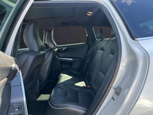 Photo of 2017 Crystal White Pearl Metallic Volvo XC60