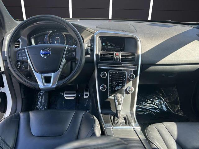 Photo of 2017 Crystal White Pearl Metallic Volvo XC60