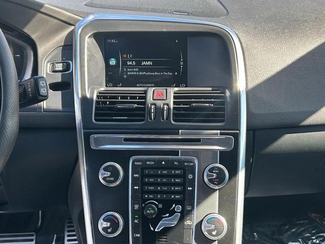Photo of 2017 Crystal White Pearl Metallic Volvo XC60