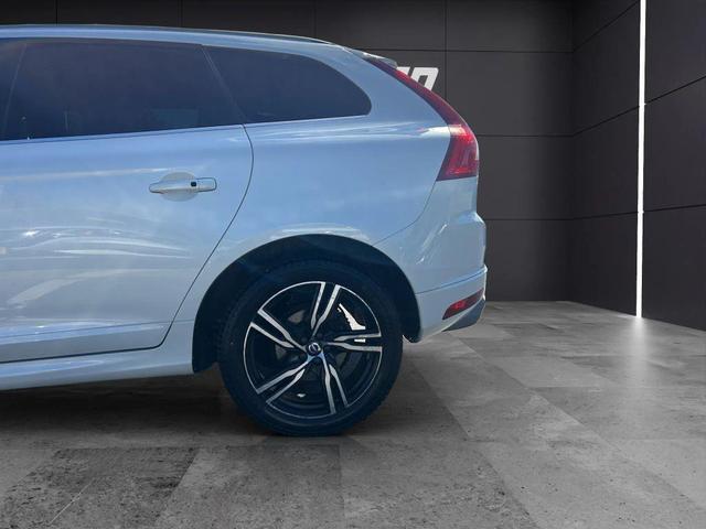 Photo of 2017 Crystal White Pearl Metallic Volvo XC60