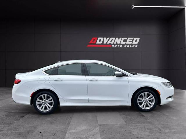 Photo of 2015 White Chrysler 200