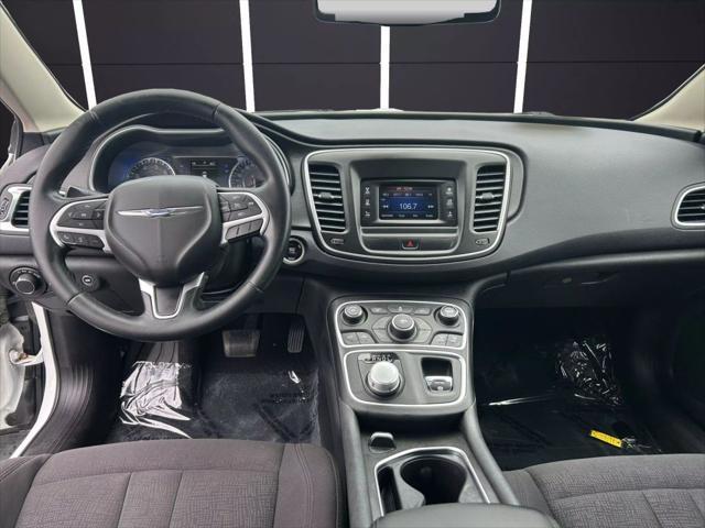 Photo of 2015 White Chrysler 200