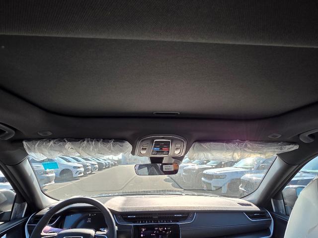 Photo of 2025 Diamond Black Crystal Pearlcoat Jeep Grand Cherokee