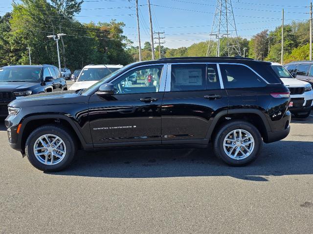 Photo of 2025 Diamond Black Crystal Pearlcoat Jeep Grand Cherokee