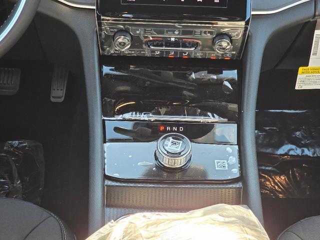 Photo of 2025 Diamond Black Crystal Pearlcoat Jeep Grand Cherokee