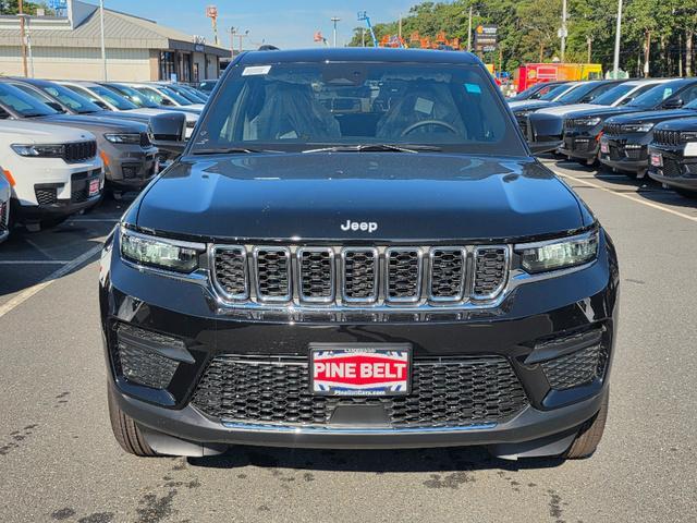 Photo of 2025 Diamond Black Crystal Pearlcoat Jeep Grand Cherokee