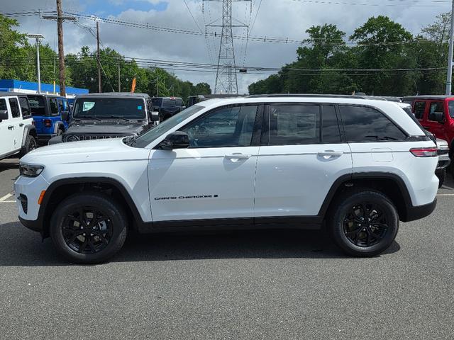 Photo of 2025 Bright White Clearcoat Jeep Grand Cherokee