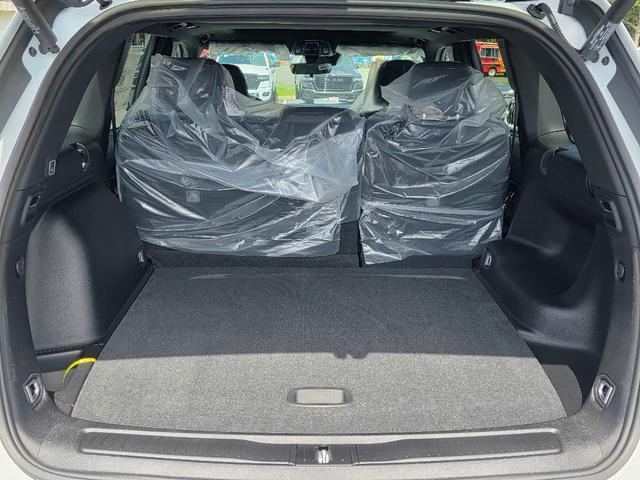 Photo of 2025 Bright White Clearcoat Jeep Grand Cherokee