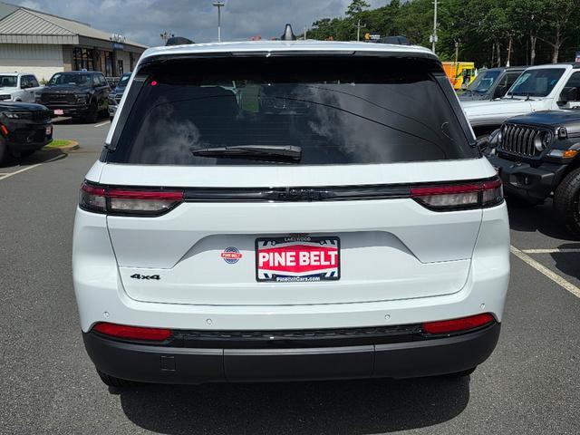 Photo of 2025 Bright White Clearcoat Jeep Grand Cherokee