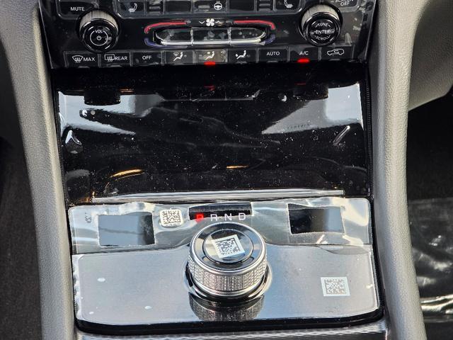 Photo of 2025 Bright White Clearcoat Jeep Grand Cherokee
