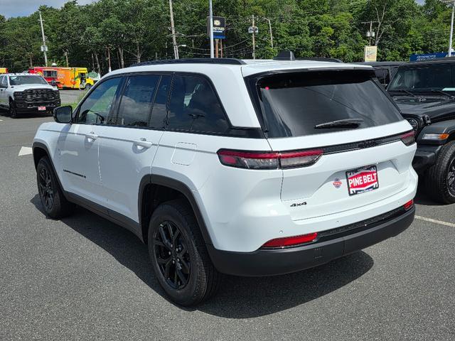 Photo of 2025 Bright White Clearcoat Jeep Grand Cherokee