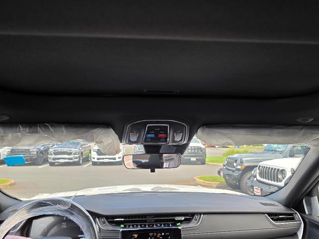 Photo of 2025 Bright White Clearcoat Jeep Grand Cherokee