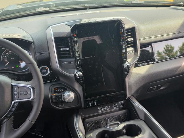 Photo of 2026 Diamond Black Crystal Pearlcoat RAM 1500