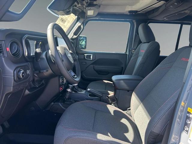 Photo of 2025 Anvil Clearcoat Jeep Wrangler