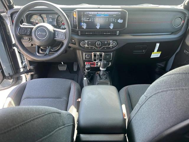 Photo of 2025 Anvil Clearcoat Jeep Wrangler