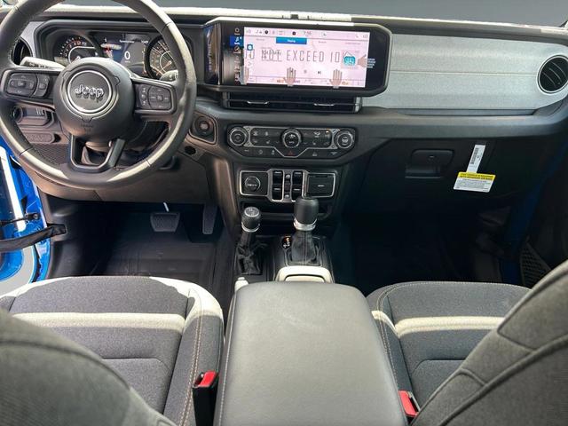 Photo of 2025 Hydro Blue Pearlcoat Jeep Gladiator