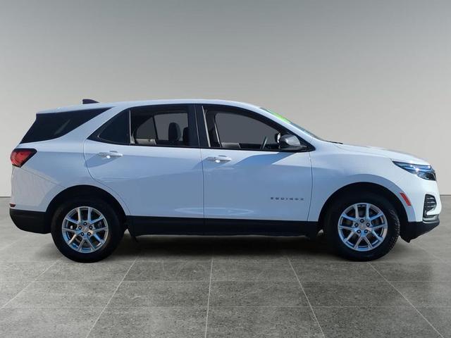 Photo of 2023 Summit White Chevrolet Equinox