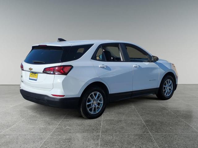 Photo of 2023 Summit White Chevrolet Equinox
