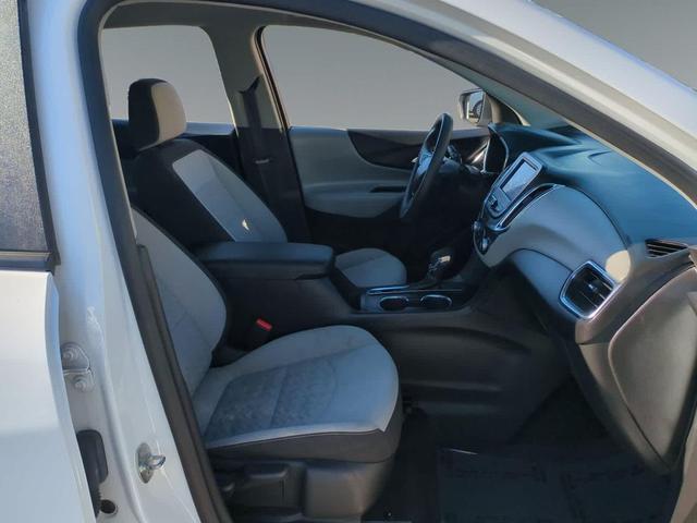 Photo of 2023 Summit White Chevrolet Equinox