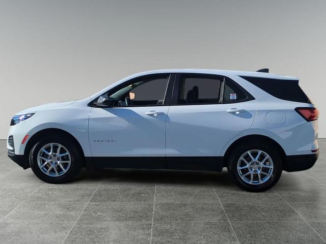 Photo of 2023 Summit White Chevrolet Equinox