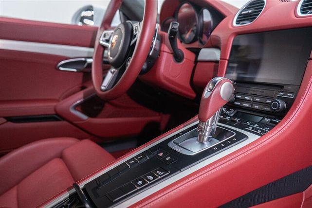 Photo of 2021 White Porsche 718 Cayman