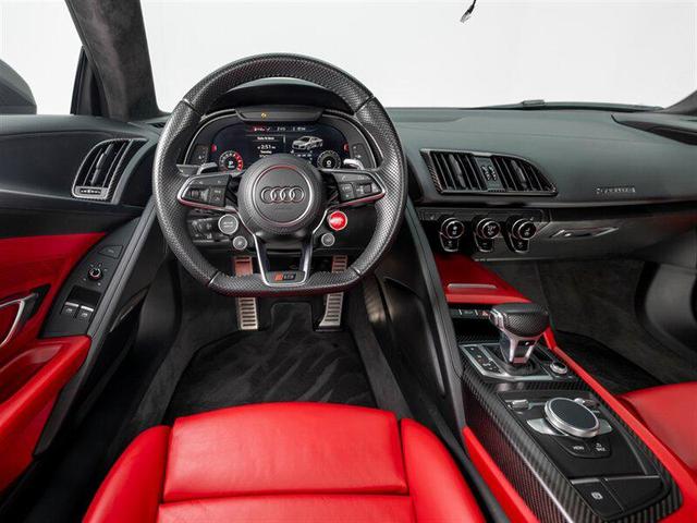 Photo of 2017 Silver Audi R8