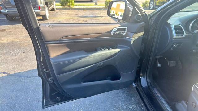 Photo of 2015 Brilliant Black Crystal Pearlcoat Jeep Grand Cherokee