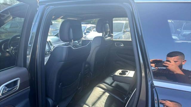 Photo of 2015 Brilliant Black Crystal Pearlcoat Jeep Grand Cherokee