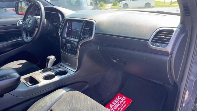 Photo of 2018 Gray Jeep Grand Cherokee