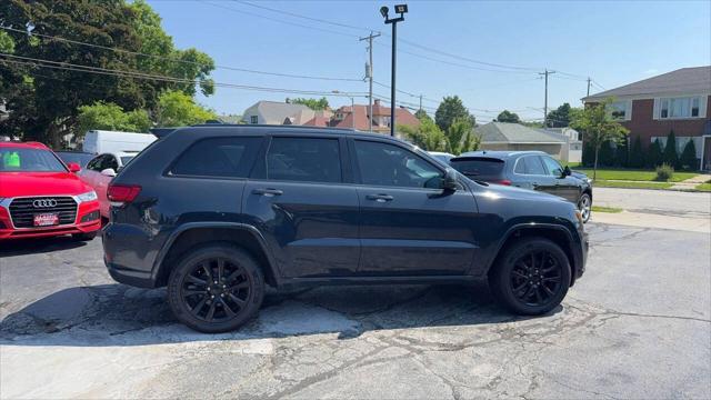 Photo of 2018 Gray Jeep Grand Cherokee