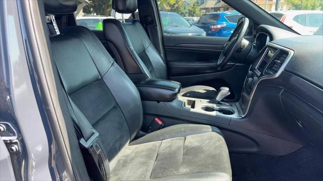 Photo of 2018 Gray Jeep Grand Cherokee