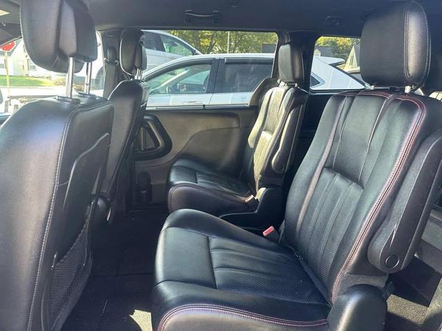 Photo of 2018 Granite Pearlcoat Dodge Grand Caravan