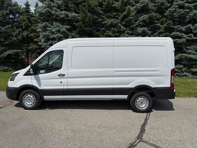 Photo of 2025 Oxford White Ford Transit-250
