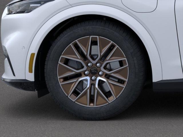 Photo of 2025 Star White Metallic Tri-Coat Ford Mustang Mach-E