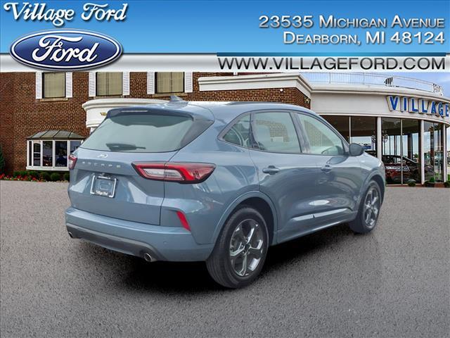 Photo of 2023 Vapor Blue Metallic Ford Escape
