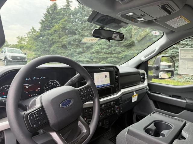 Photo of 2025 Oxford White Ford F-250